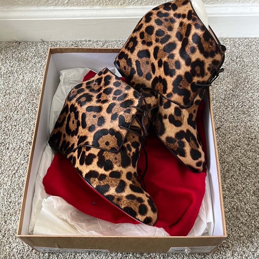 CHRISTIAN LOUBOUTIN COMPACTA 70 PONY LEOPARD LUXOR